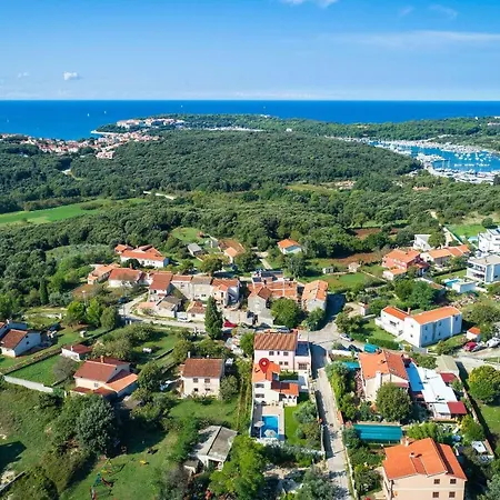 Captain 2 Km To The Σπίτι διακοπών Vintijan