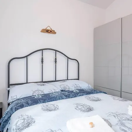 Captain 2 Km To The Σπίτι διακοπών Vintijan