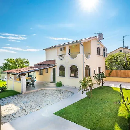 Captain 2 Km To The 度假居