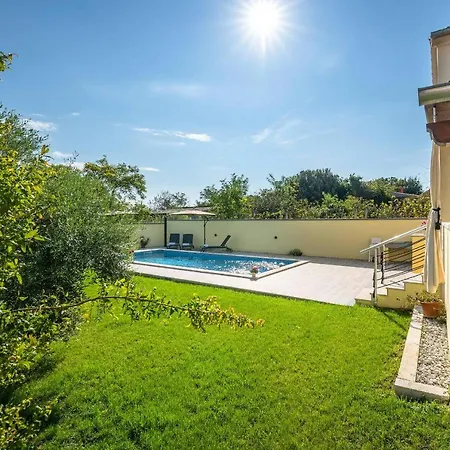 度假居 Captain 2 Km To The *