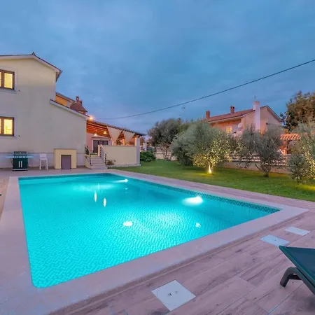 Captain 2 Km To The Vintijan