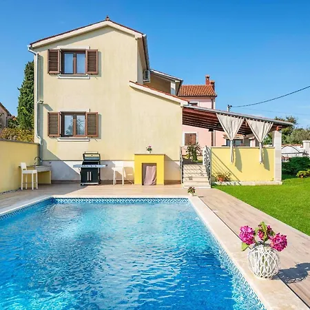 Captain 2 Km To The * Vintijan