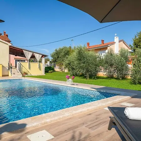 Holiday home Captain 2 Km To The Vintijan