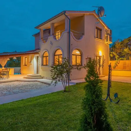 Holiday home Captain 2 Km To The Vintijan