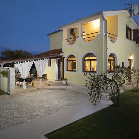 Holiday home Captain 2 Km To The *